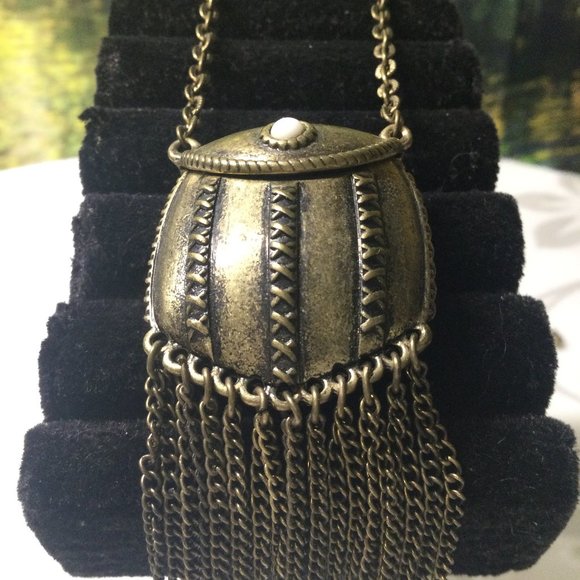 Pill/Prayer Box Necklace Opens at the top - Picture 1 of 3